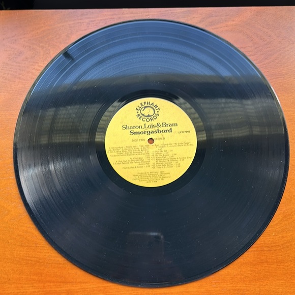 SHARON, LOIS, and BRAM Smorgasbord album.  Original 1979 pressing. - Picture 7 of 11
